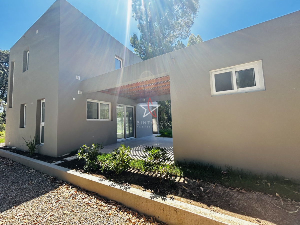 venta casa de 2 dormitorios en parque burnett - punta del este - btg2208c