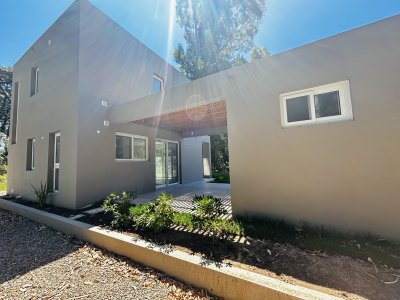 Venta casa de 2 dormitorios en Parque Burnett - Punta del Este