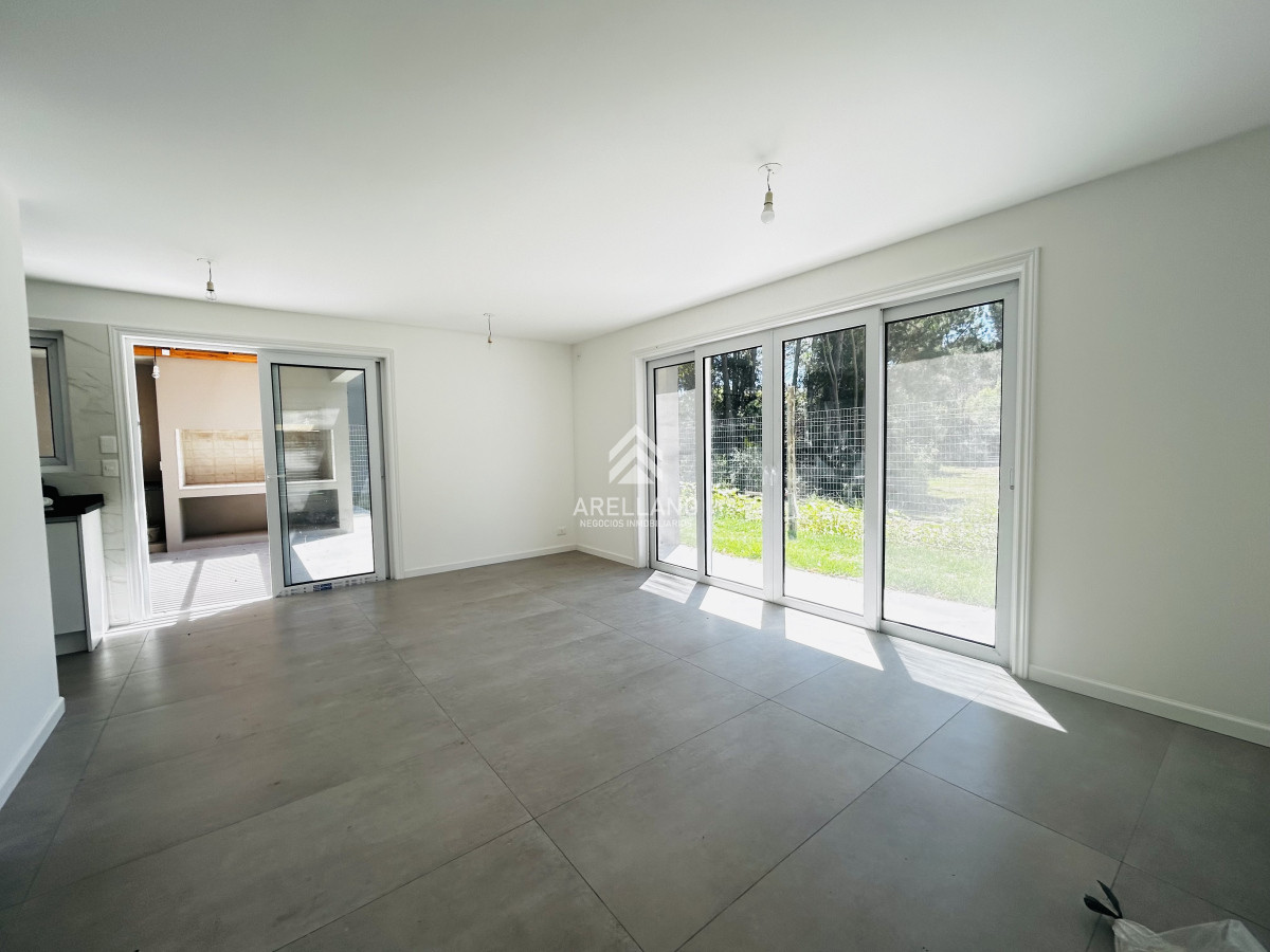 Casa ID.4253 - Venta casa de 2 dormitorios en Parque Burnett - Punta del Este