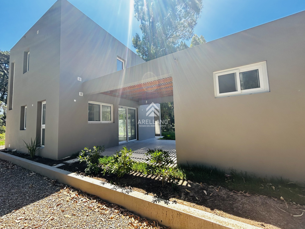 Casa ID.4253 - Venta casa de 2 dormitorios en Parque Burnett - Punta del Este