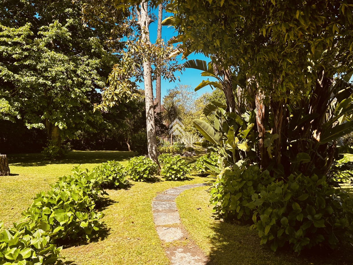 Casa ID.1736 - Venta casa de 5 dormitorios en Punta del Este 