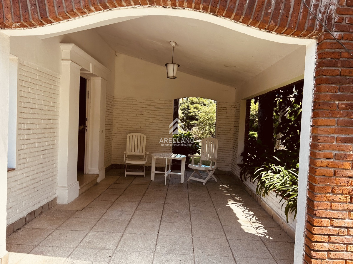 Casa ID.1736 - Venta casa de 5 dormitorios en Punta del Este 