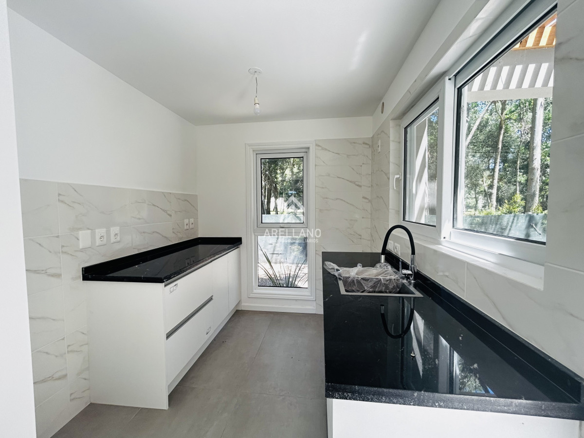 Casa ID.4253 - Venta casa de 2 dormitorios en Parque Burnett - Punta del Este