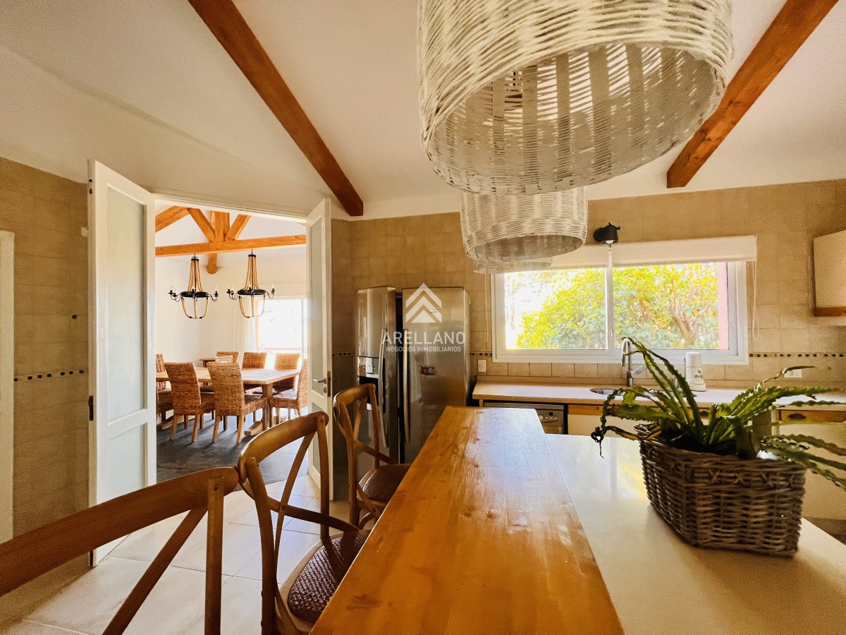 Casa ID.1734 - Casa de 4 dormitorios en Laguna del Diário, Punta del Este.