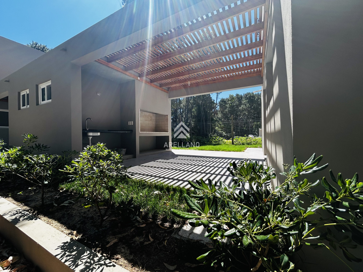 Casa ID.4253 - Venta casa de 2 dormitorios en Parque Burnett - Punta del Este