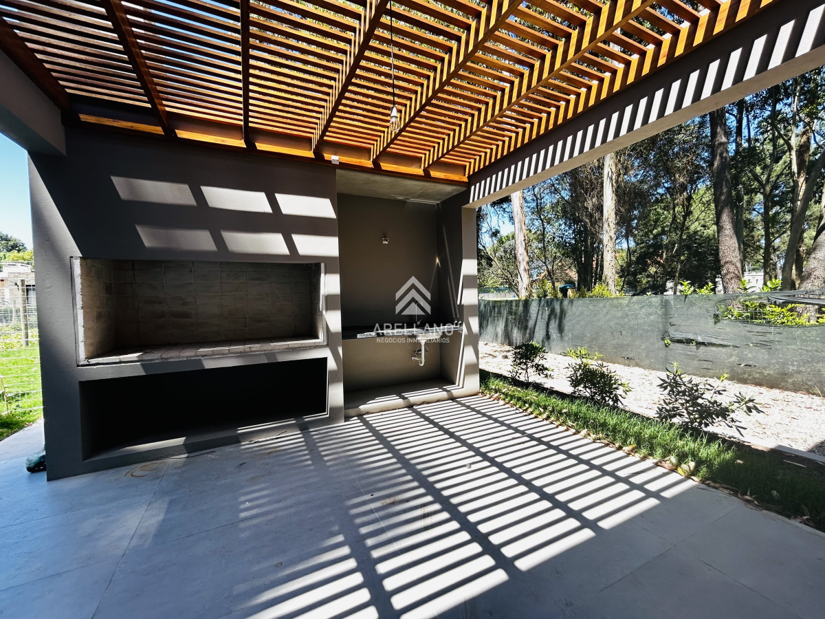 Casa ID.4253 - Venta casa de 2 dormitorios en Parque Burnett - Punta del Este