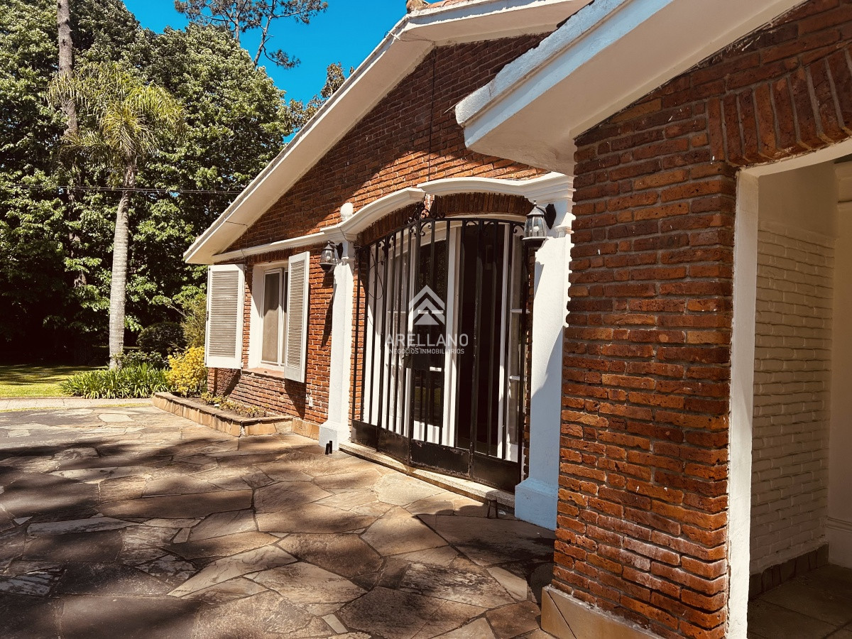 Casa ID.1736 - Venta casa de 5 dormitorios en Punta del Este 