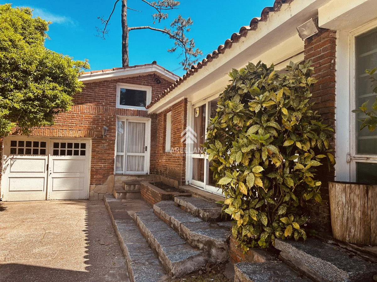 Casa ID.1736 - Venta casa de 5 dormitorios en Punta del Este 