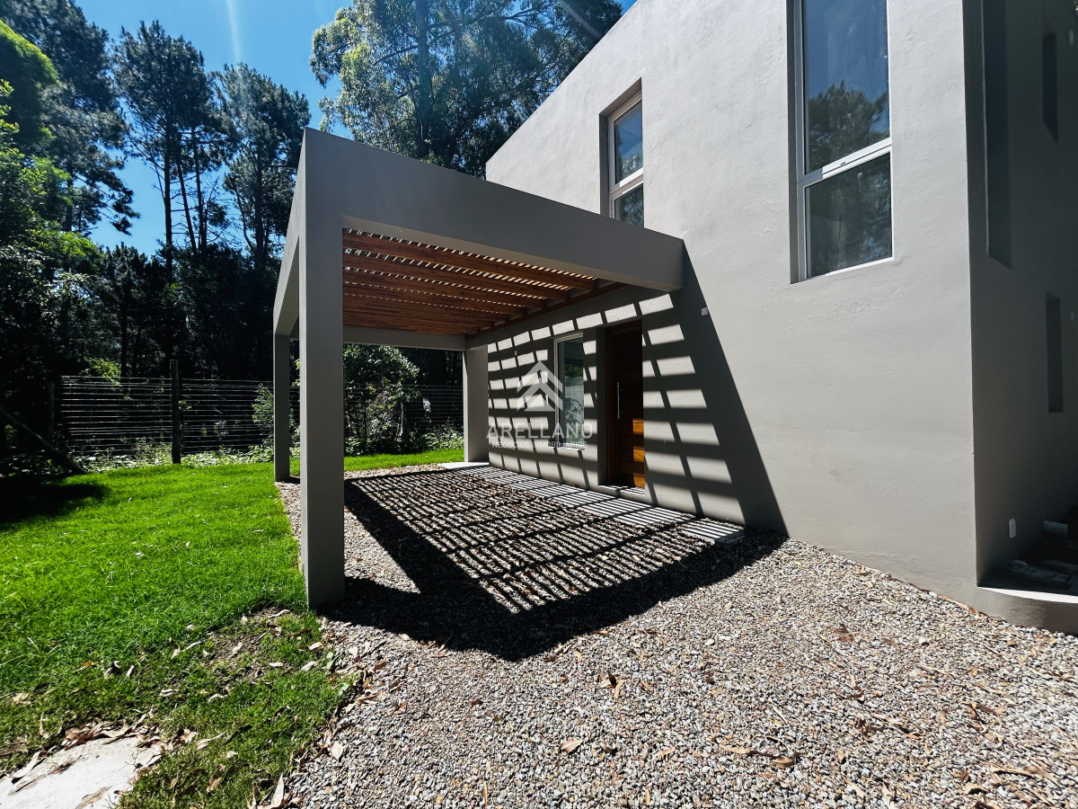 Casa ID.4253 - Venta casa de 2 dormitorios en Parque Burnett - Punta del Este