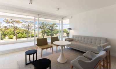 Vendo hermosa unidad de 3 dormitorios frente al mar
