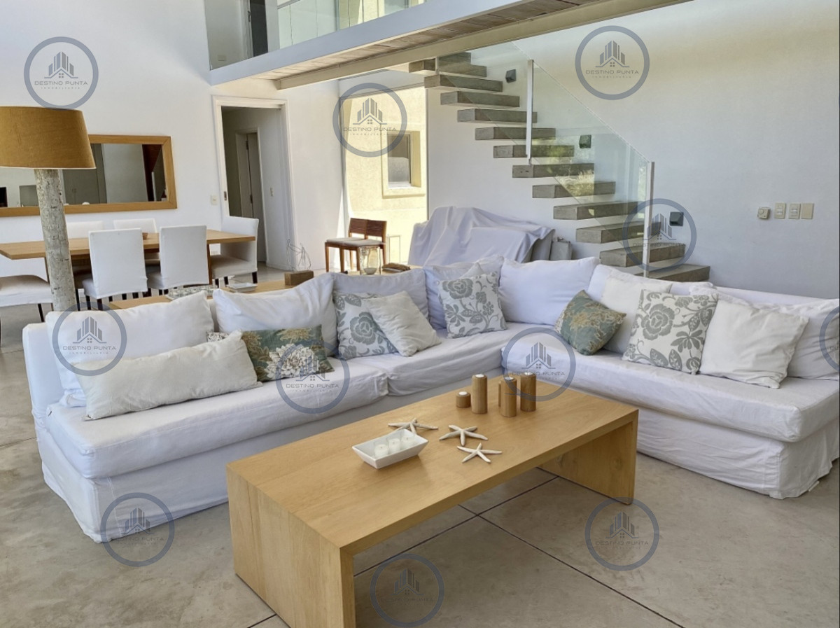 Casa ID.3206 - Elegante Casa de Diseño en Laguna Blanca con 4 Dormitorios y Servicio