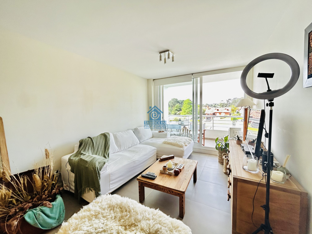 Apartamento ID.586 - Venta apartamento 1 dormitorio y 2 baños con balcón - Punta del Este