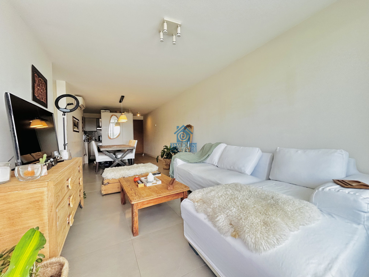 Apartamento ID.586 - Venta apartamento 1 dormitorio y 2 baños con balcón - Punta del Este