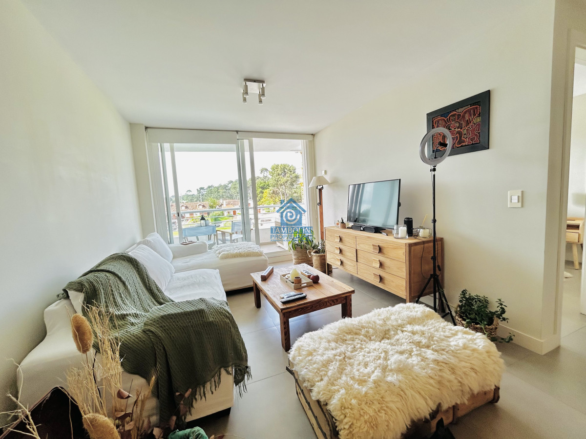 Apartamento ID.586 - Venta apartamento 1 dormitorio y 2 baños con balcón - Punta del Este