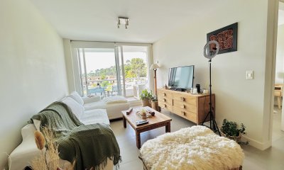 Venta apartamento 1 dormitorio y 2 baños con balcón - Punta del Este