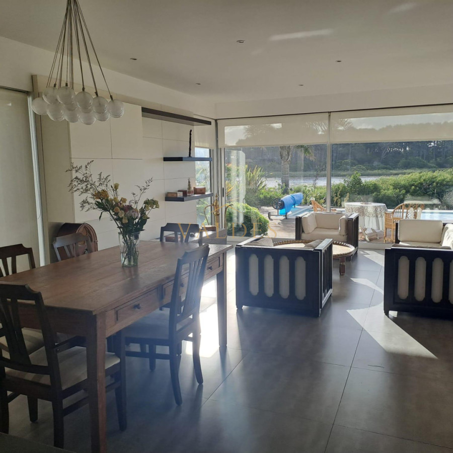 Casa ID.5475 - Casa de 6 Dormitorios en Laguna del Diario, Punta del Este