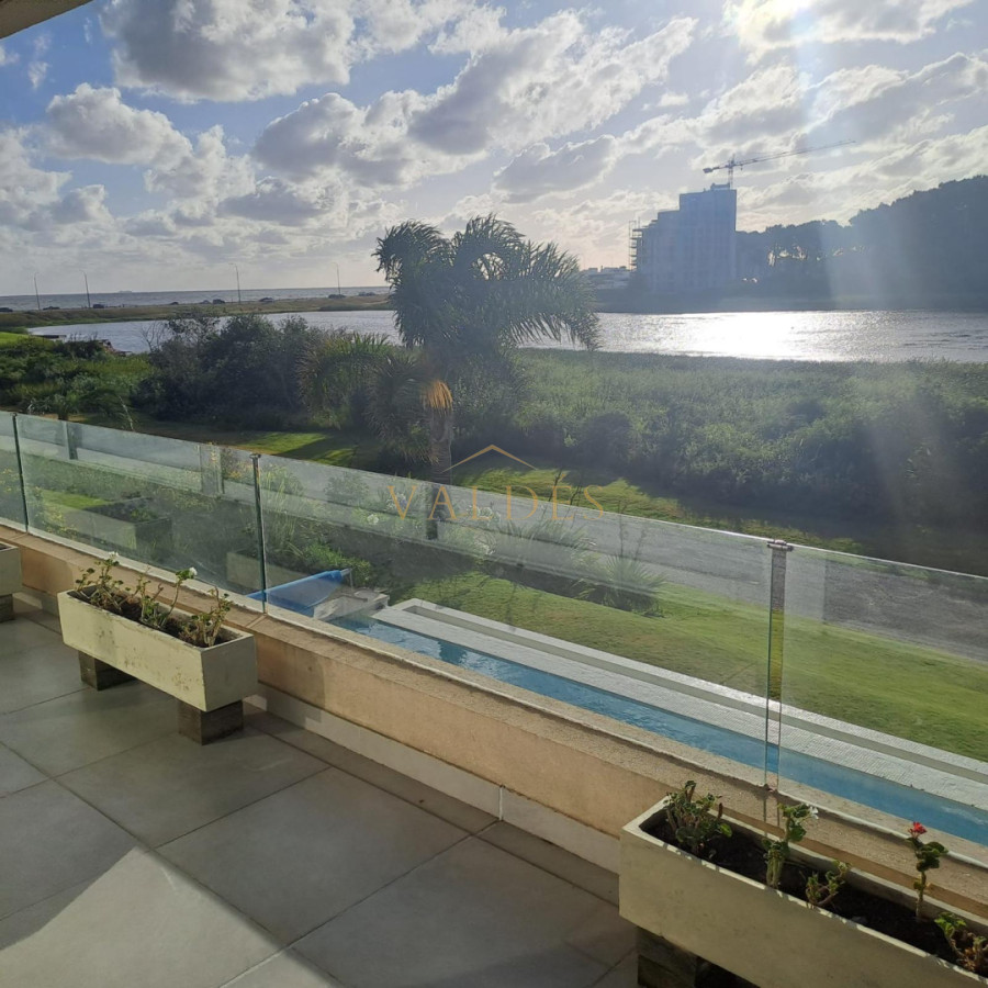 Casa ID.5475 - Casa de 6 Dormitorios en Laguna del Diario, Punta del Este
