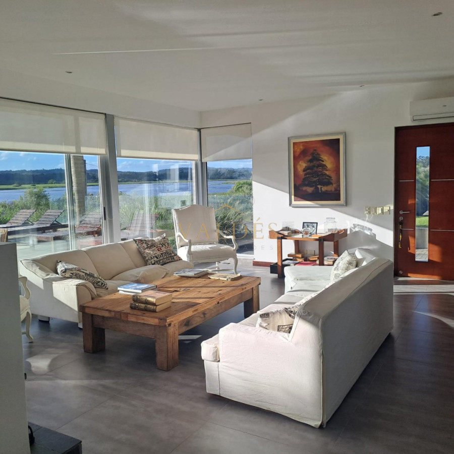 Casa ID.5475 - Casa de 6 Dormitorios en Laguna del Diario, Punta del Este