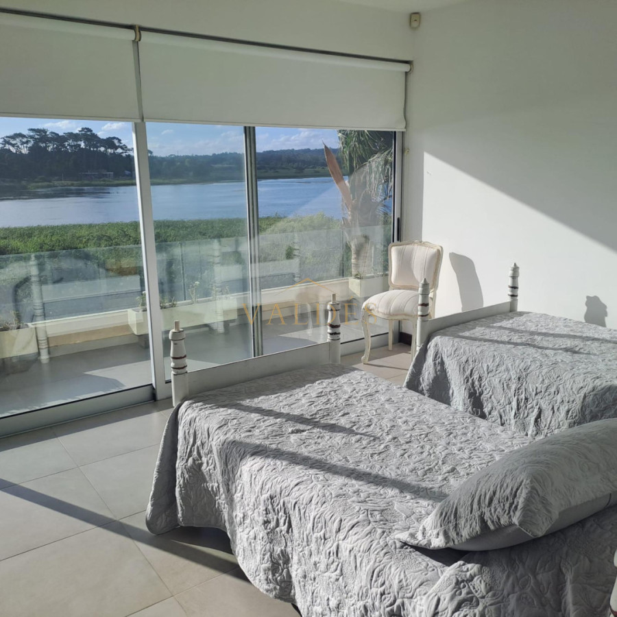 Casa ID.5475 - Casa de 6 Dormitorios en Laguna del Diario, Punta del Este