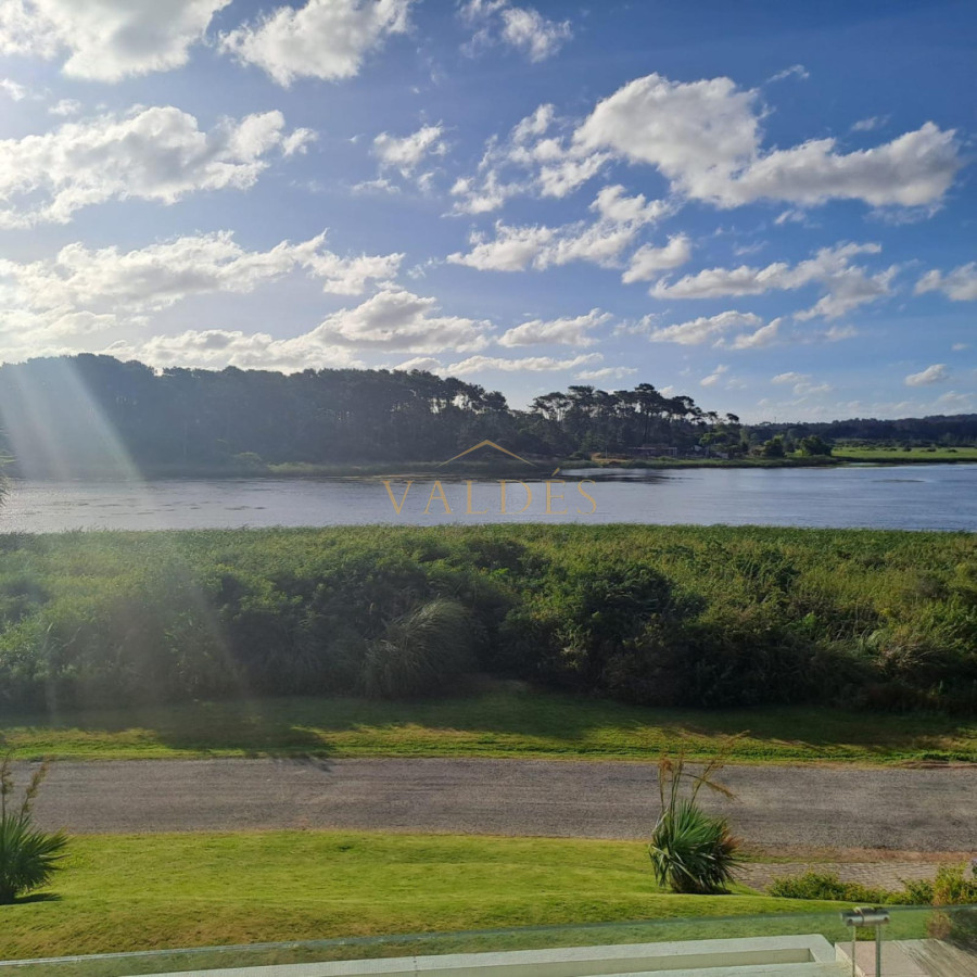 Casa ID.5475 - Casa de 6 Dormitorios en Laguna del Diario, Punta del Este