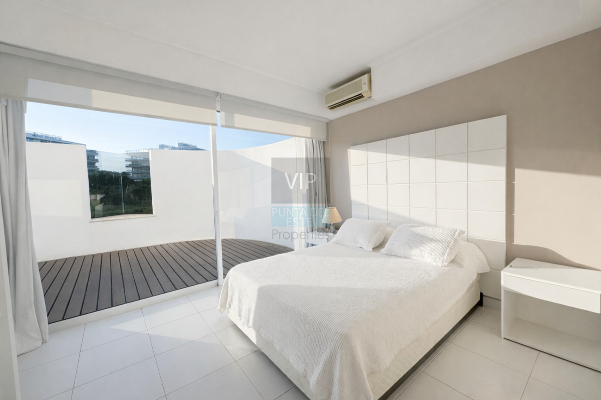 Apartamento ID.2753 - Triplex frente al mar en Playa Brava con terrazas, jacuzzi y departamento de huéspedes independiente