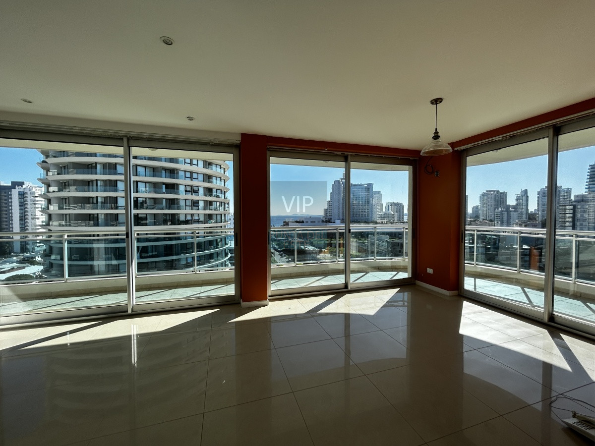 Venta apartamento 3 dormitorios con vista Punta del Este