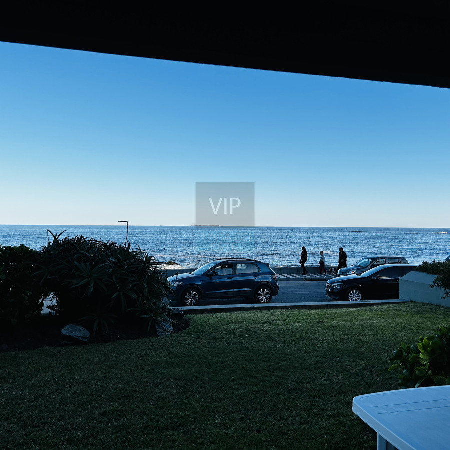 Apartamento frente al mar 4 dormitorios en Península - Punta del Este