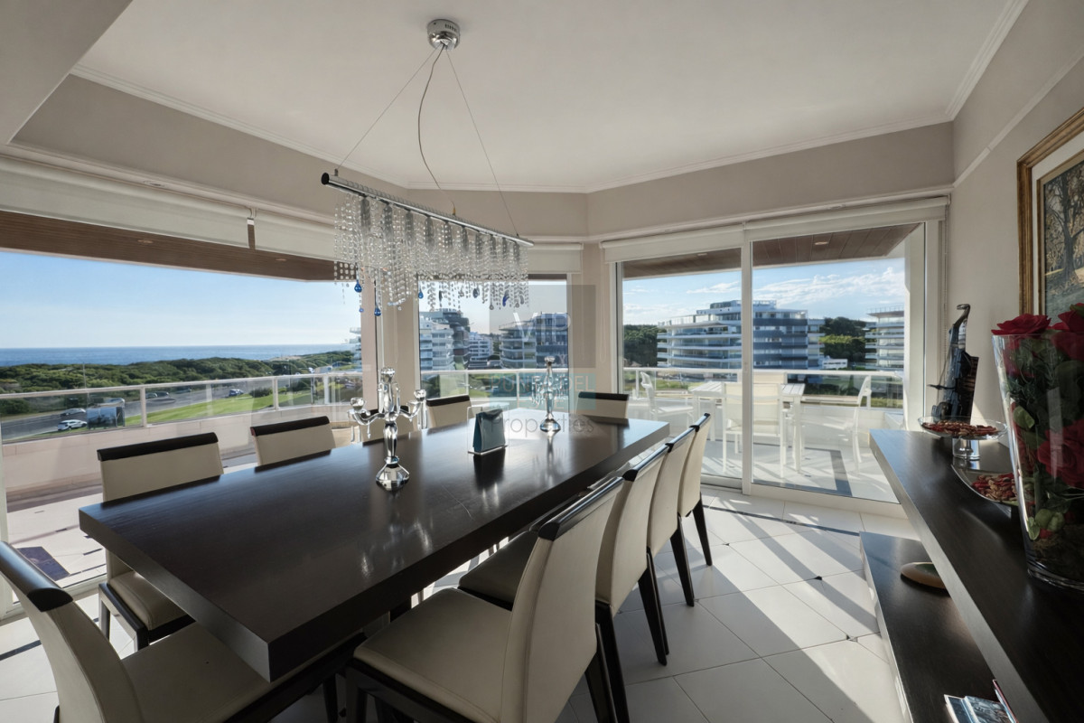 Apartamento ID.2753 - Triplex frente al mar en Playa Brava con terrazas, jacuzzi y departamento de huéspedes independiente