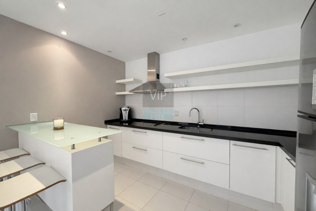 Apartamento ID.2753 - Triplex frente al mar en Playa Brava con terrazas, jacuzzi y departamento de huéspedes independiente