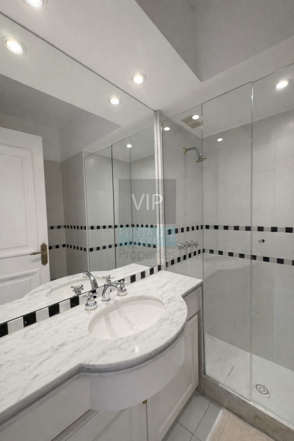 Apartamento ID.2753 - Triplex frente al mar en Playa Brava con terrazas, jacuzzi y departamento de huéspedes independiente