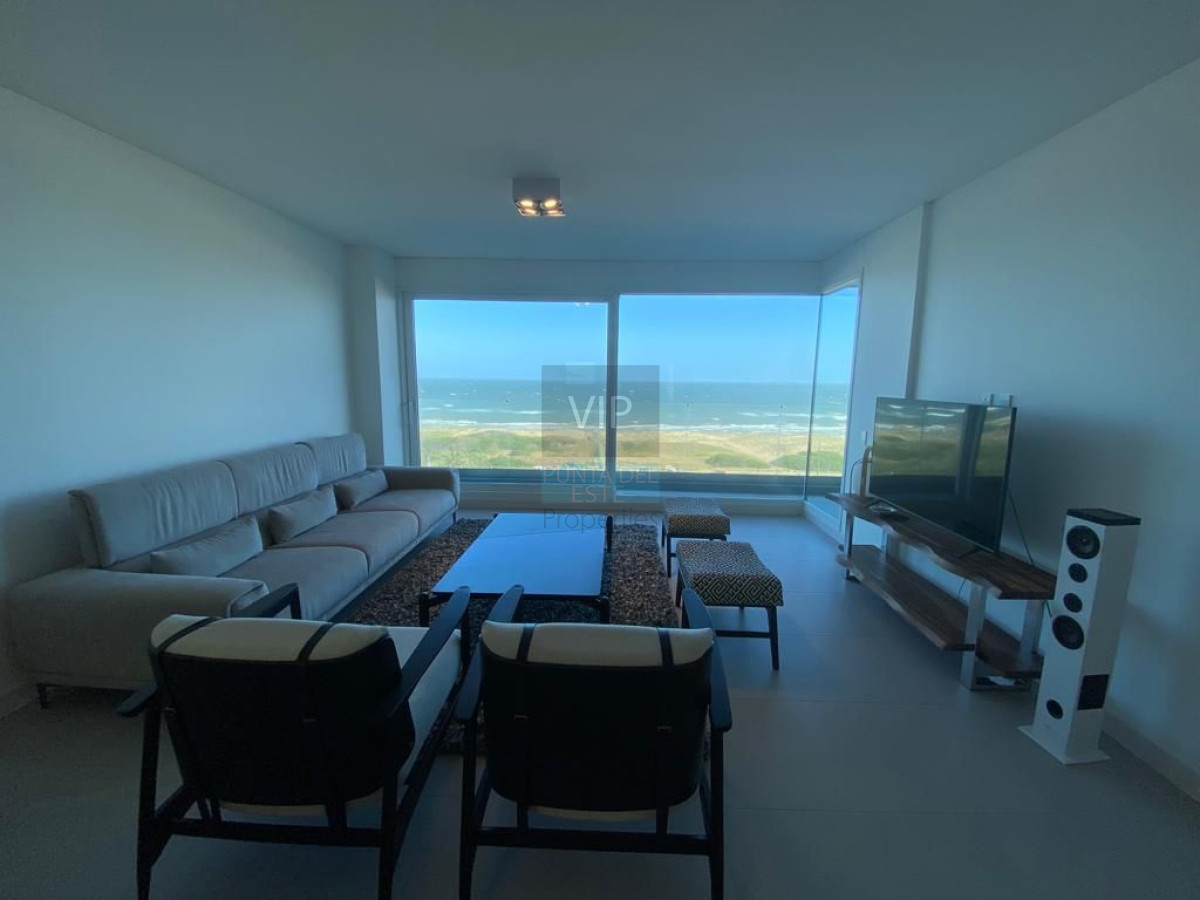 Alquilo apartamento 3 dormitorios con vista al mar en Playa Brava