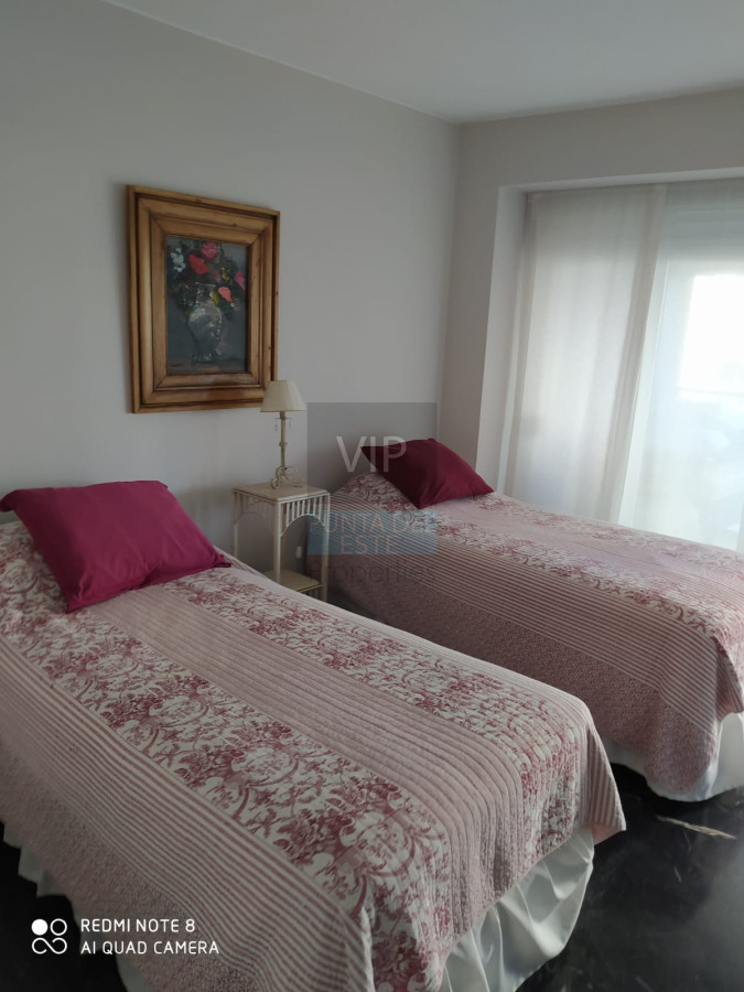 Apartamento ID.934 - Vendo departamento amplio de 3 dormitorios y dependencia con vista al mar