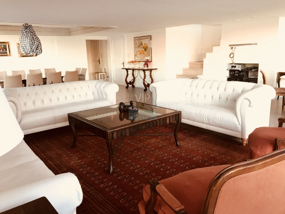 Vendo hermoso penthouse frente al, playa Mansa.