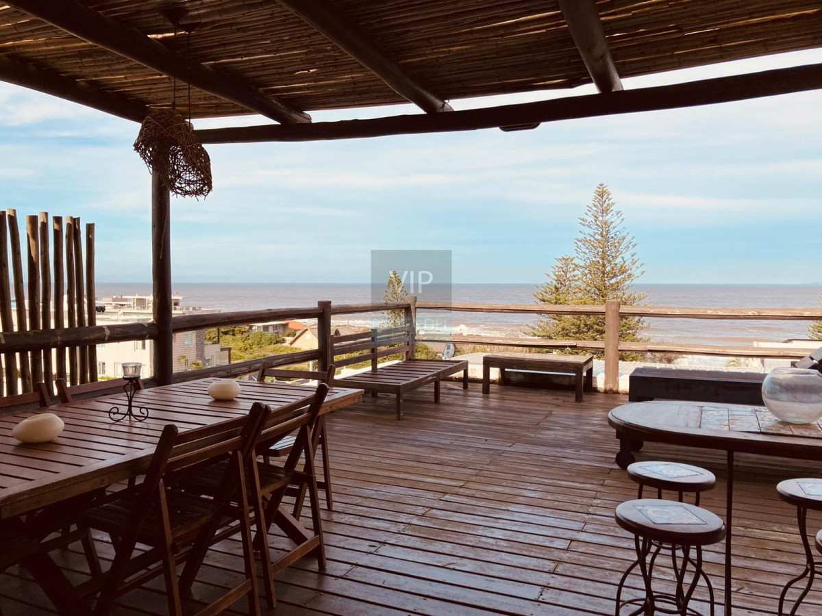 Alquiler verano apartamento de 3 dormitorios + servicio, con vista al mar.
