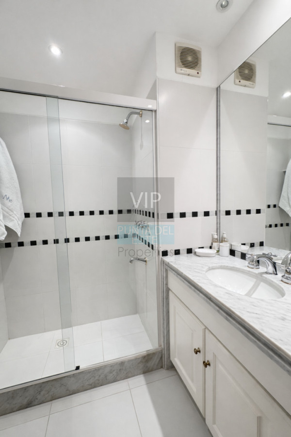 Apartamento ID.2753 - Triplex frente al mar en Playa Brava con terrazas, jacuzzi y departamento de huéspedes independiente