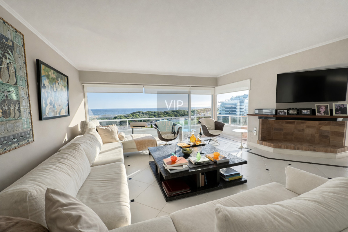 Apartamento ID.2753 - Triplex frente al mar en Playa Brava con terrazas, jacuzzi y departamento de huéspedes independiente