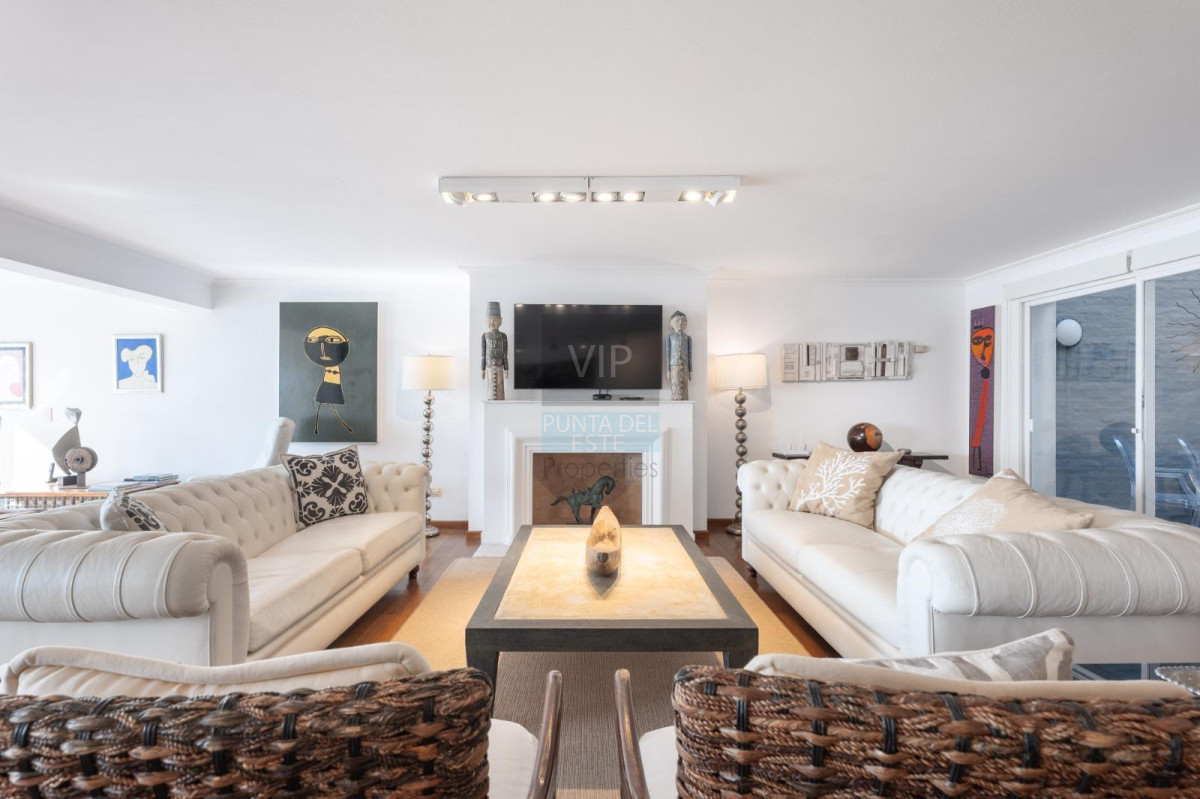 Apartamento ID.2745 - Apartamento de 4 dormitorios con vista en el Puerto de Punta del Este