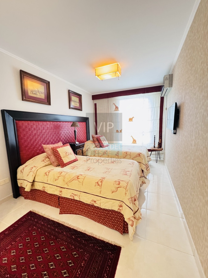 Apartamento ID.2211 - Venta apartamento 3 dormitorios vista al mar Playa Mansa - Punta del Este