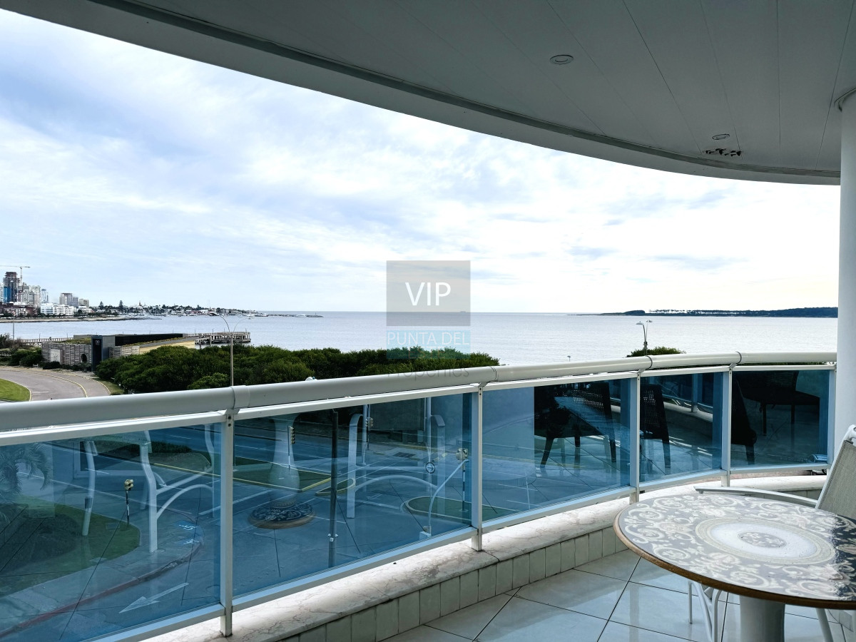 Apartamento ID.2217 - Apartamento 3 dormitorios Con vista al mar Playa Mansa - Punta del Este