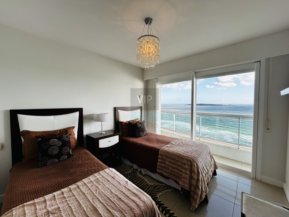 Apartamento ID.2275 - Alquiler apartamento 3 dormitorios con vista al mar Playa mansa - Punta del Este