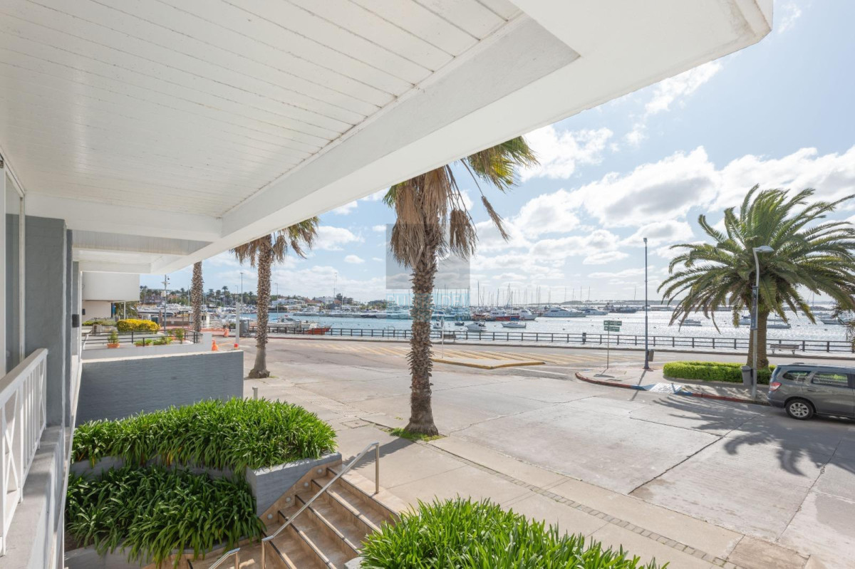 Apartamento ID.2745 - Apartamento de 4 dormitorios con vista en el Puerto de Punta del Este