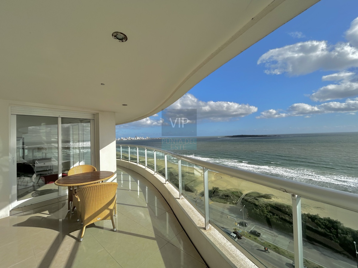 Apartamento ID.2275 - Alquiler apartamento 3 dormitorios con vista al mar Playa mansa - Punta del Este