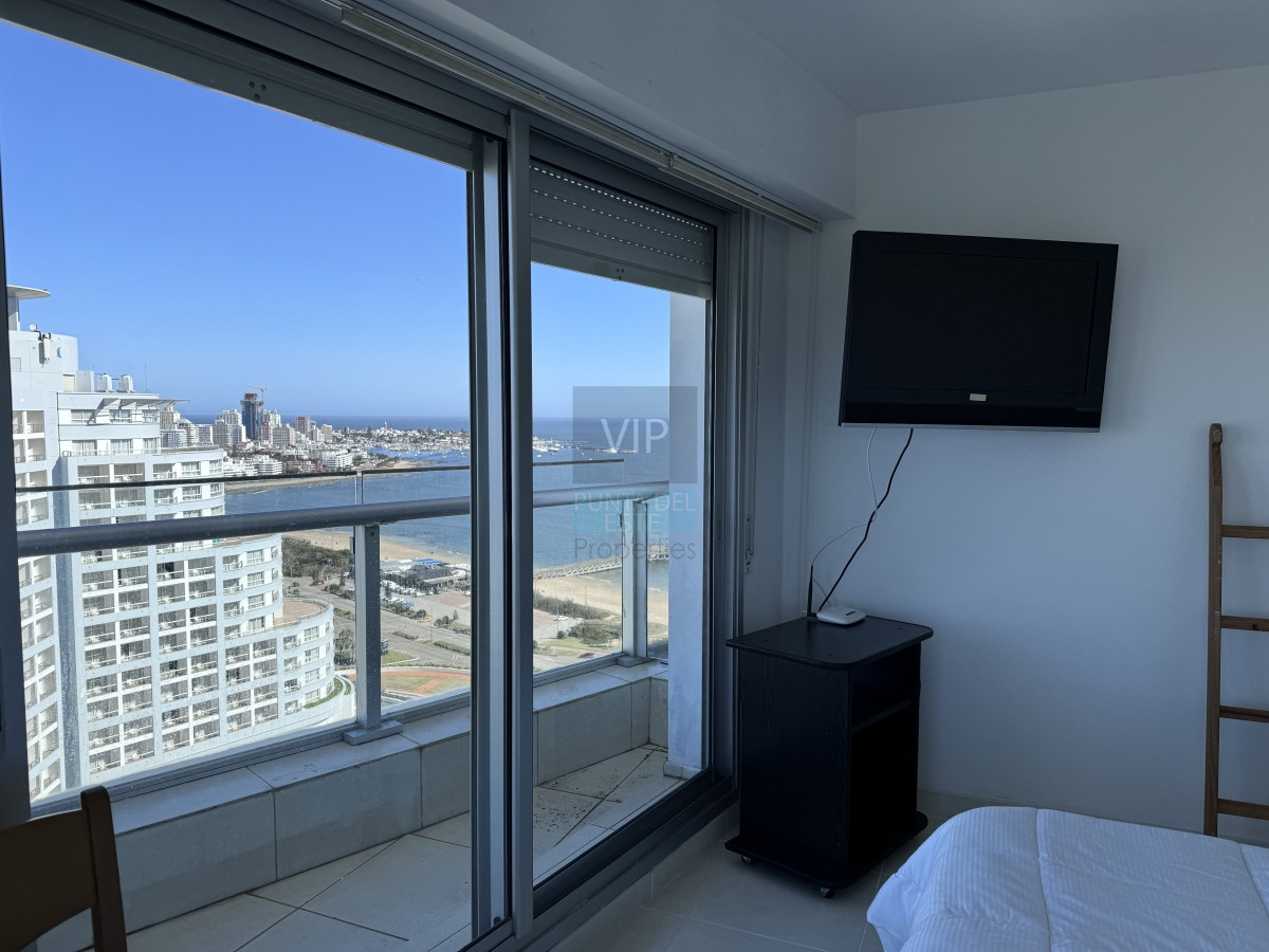 Apartamento ID.2228 - Oportunidad - Apartamento 3 dormitorios con vista al mar Playa Mansa - Punta del Este