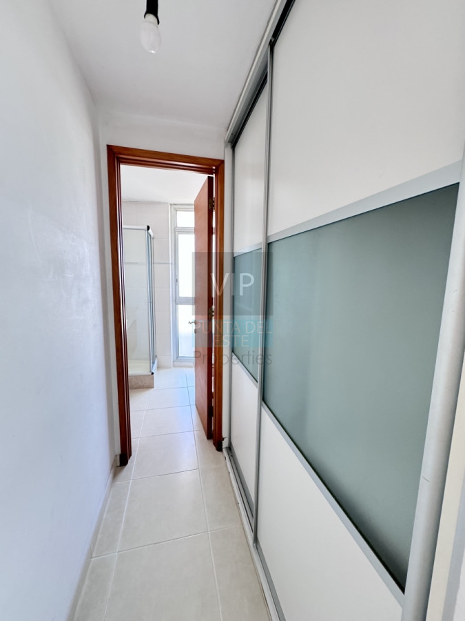 Apartamento ID.2228 - Oportunidad - Apartamento 3 dormitorios con vista al mar Playa Mansa - Punta del Este