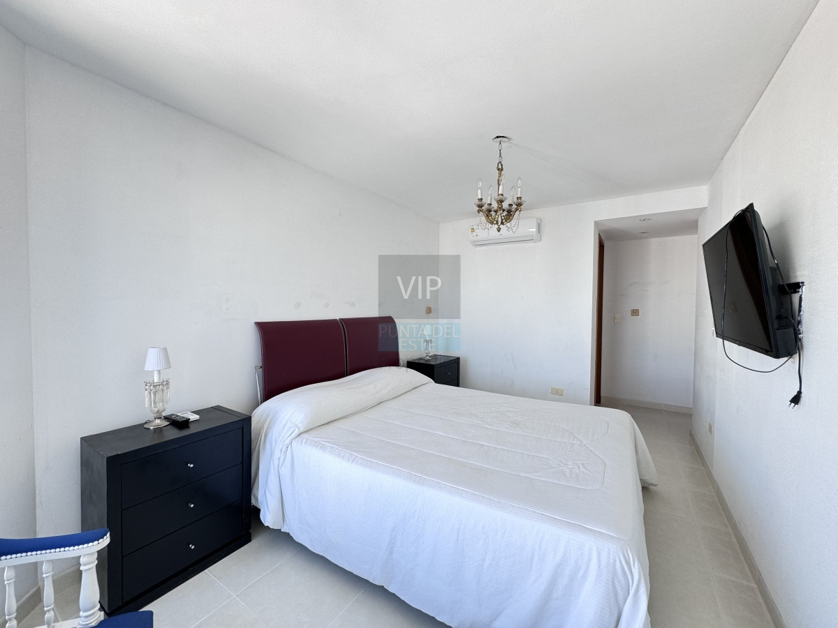 Apartamento ID.2228 - Oportunidad - Apartamento 3 dormitorios con vista al mar Playa Mansa - Punta del Este