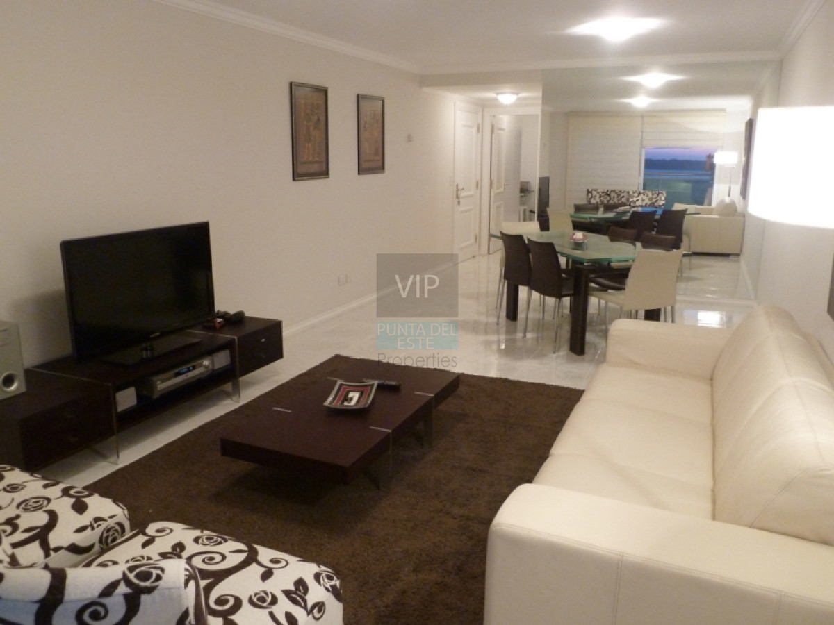 Apartamento ID.1397 - Alquilo departamento 3 dormitorios, primera linea con vista. 