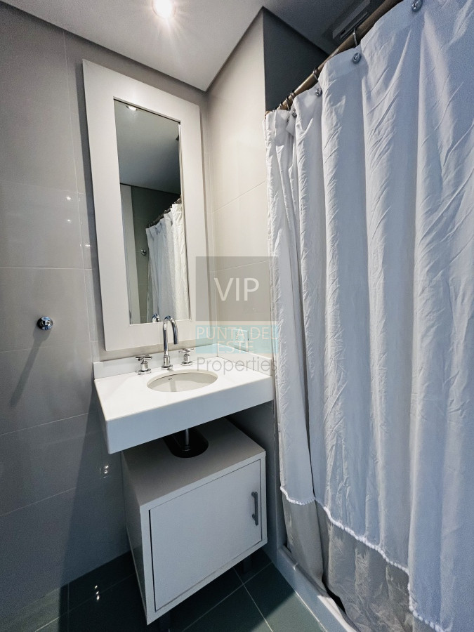 Apartamento ID.2275 - Alquiler apartamento 3 dormitorios con vista al mar Playa mansa - Punta del Este