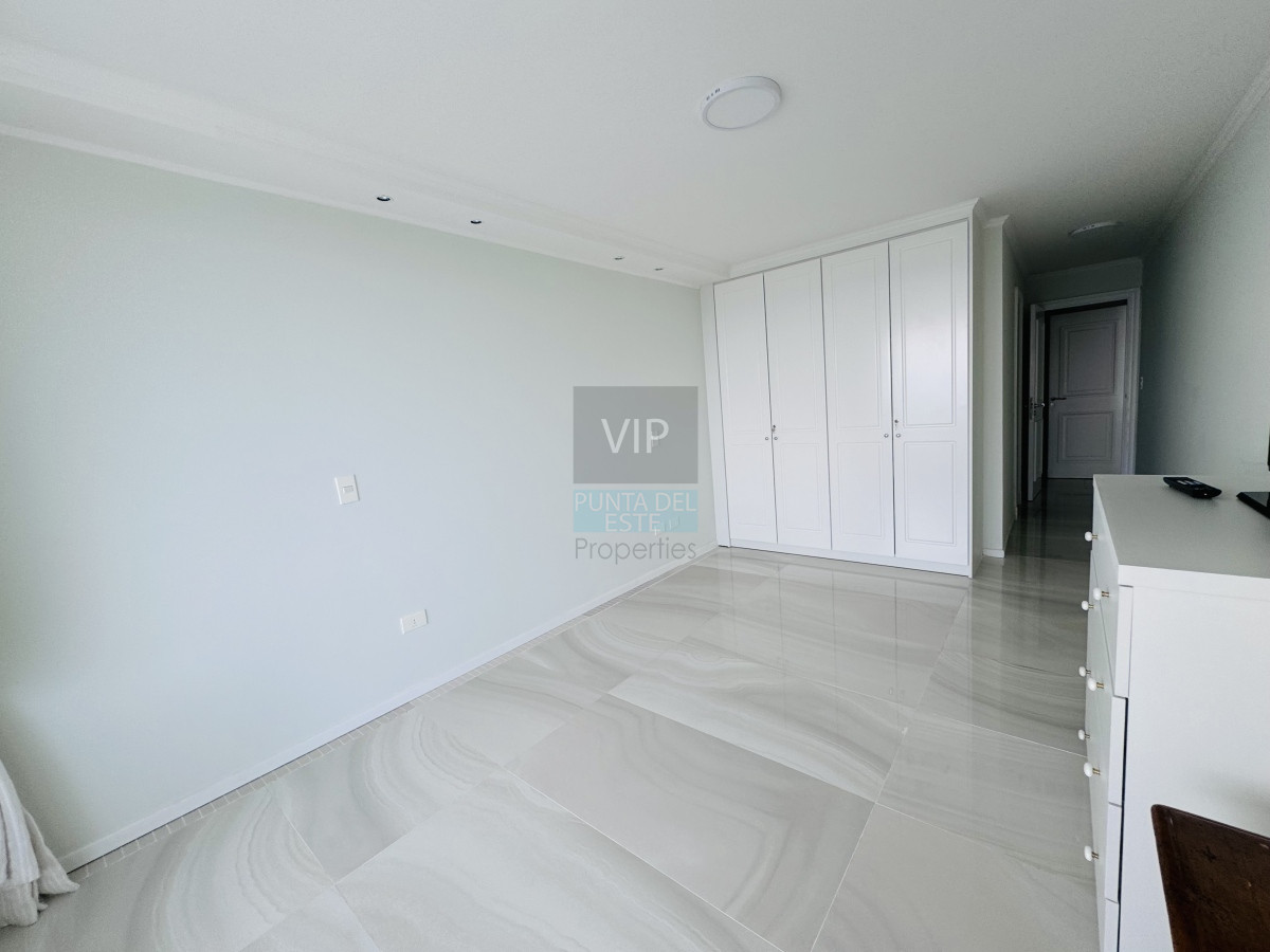 Apartamento ID.2211 - Venta apartamento 3 dormitorios vista al mar Playa Mansa - Punta del Este