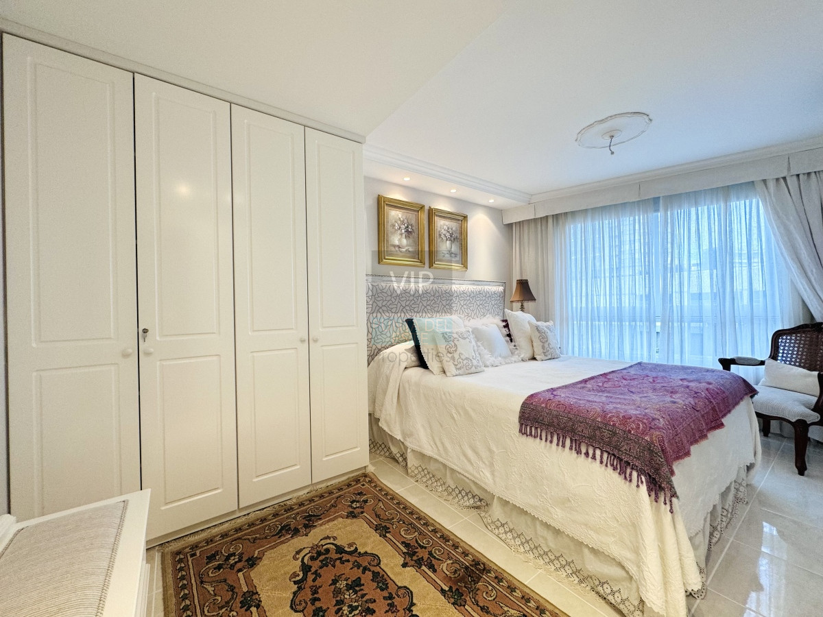 Apartamento ID.2217 - Apartamento 3 dormitorios Con vista al mar Playa Mansa - Punta del Este