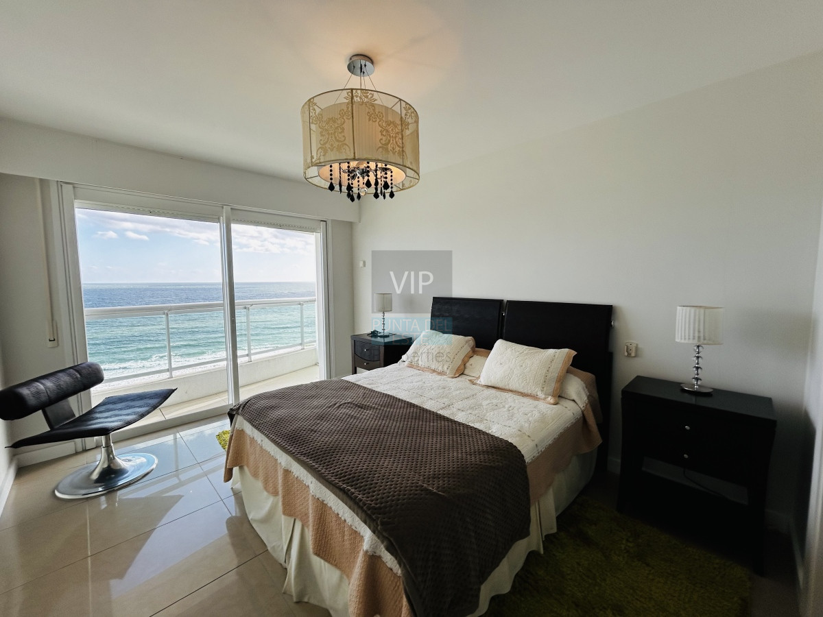 Apartamento ID.2275 - Alquiler apartamento 3 dormitorios con vista al mar Playa mansa - Punta del Este
